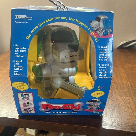 90s Vintage  HASBRO TIGER Electronics Poo-Chi / FURBY NEW UNOPENED Silver Green - Picture 3 of 9
